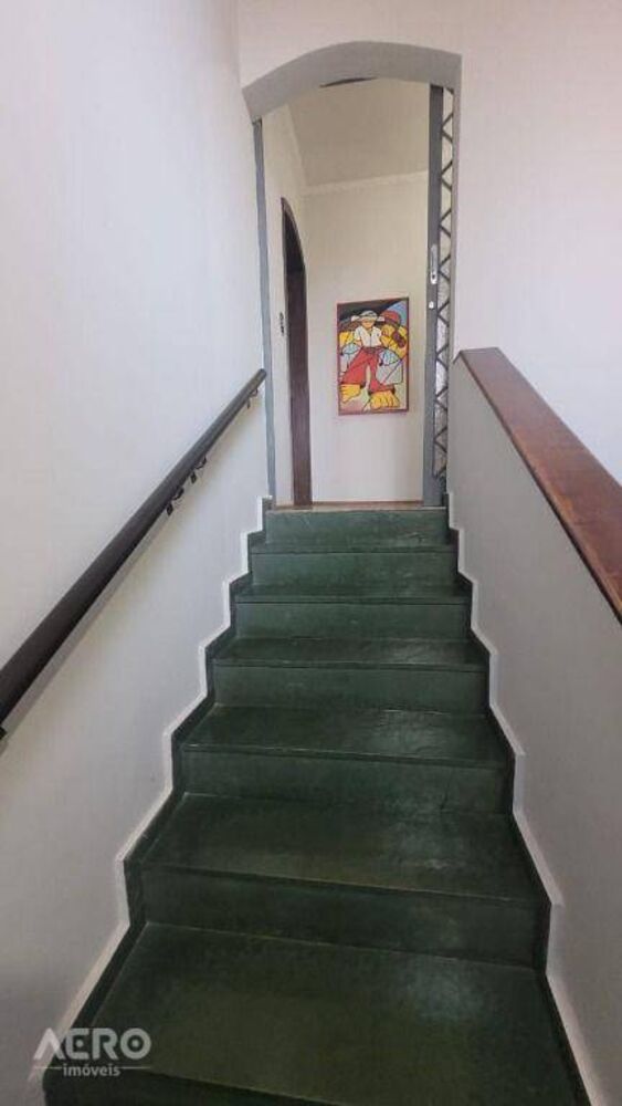 Casa, 4 quartos, 229 m² - Foto 2