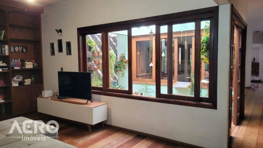 Casa, 4 quartos, 418 m² - Foto 1