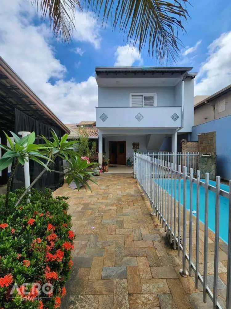 Casa, 3 quartos, 250 m² - Foto 1