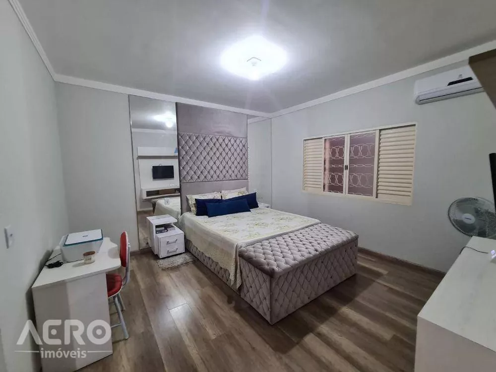 Casa à venda com 3 quartos, 244m² - Foto 5