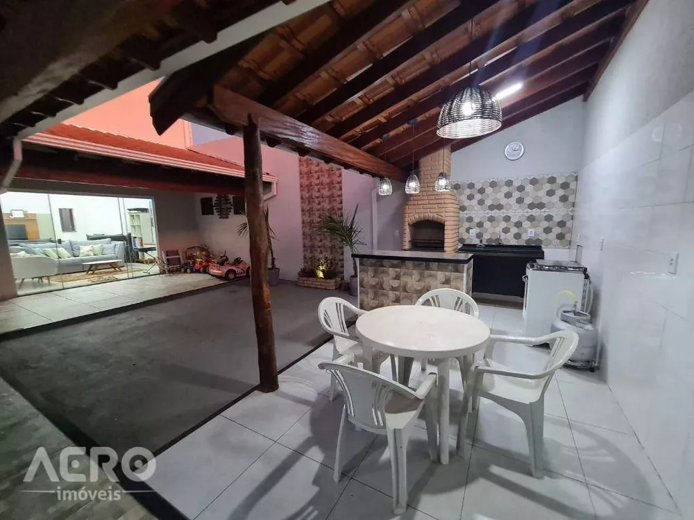 Casa à venda com 3 quartos, 244m² - Foto 3