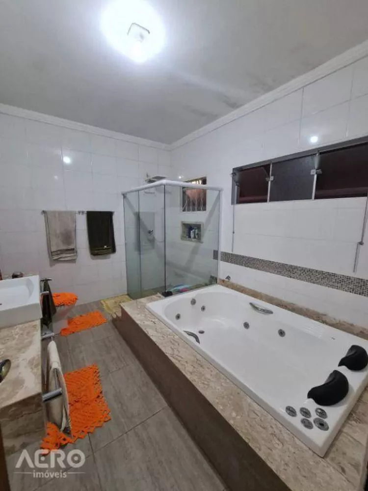 Casa à venda com 3 quartos, 244m² - Foto 4