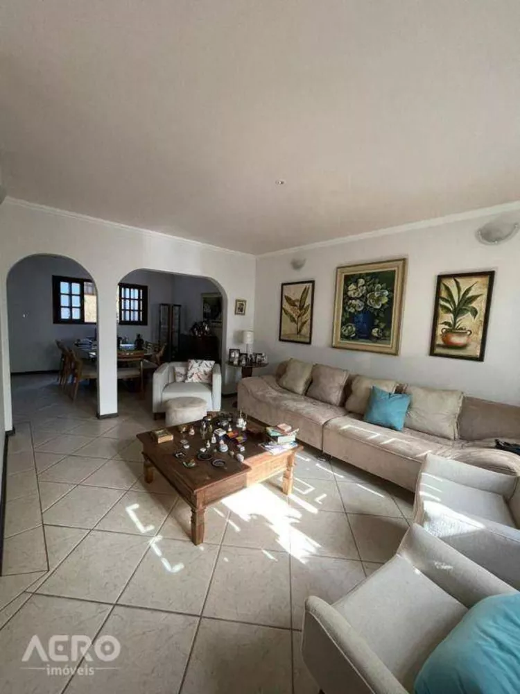 Casa à venda com 3 quartos, 330m² - Foto 4