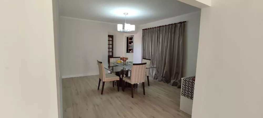 Casa à venda com 3 quartos, 260m² - Foto 2