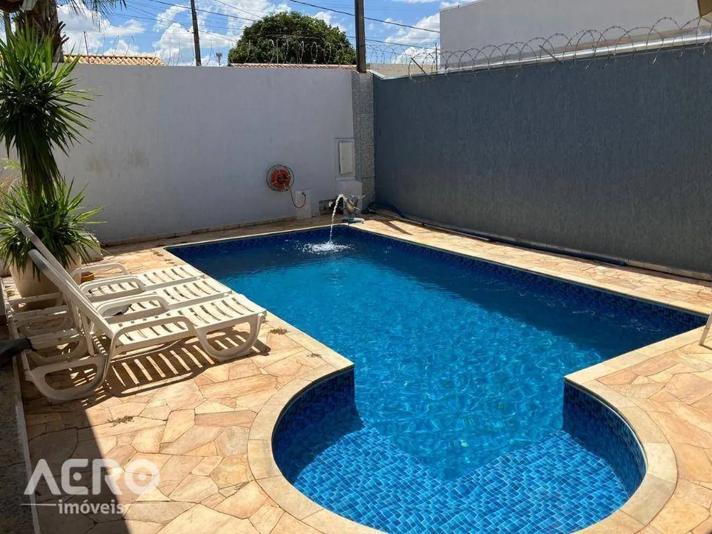 Casa, 3 quartos, 193 m² - Foto 1