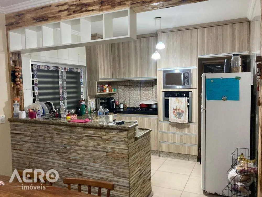 Casa, 3 quartos, 193 m² - Foto 4