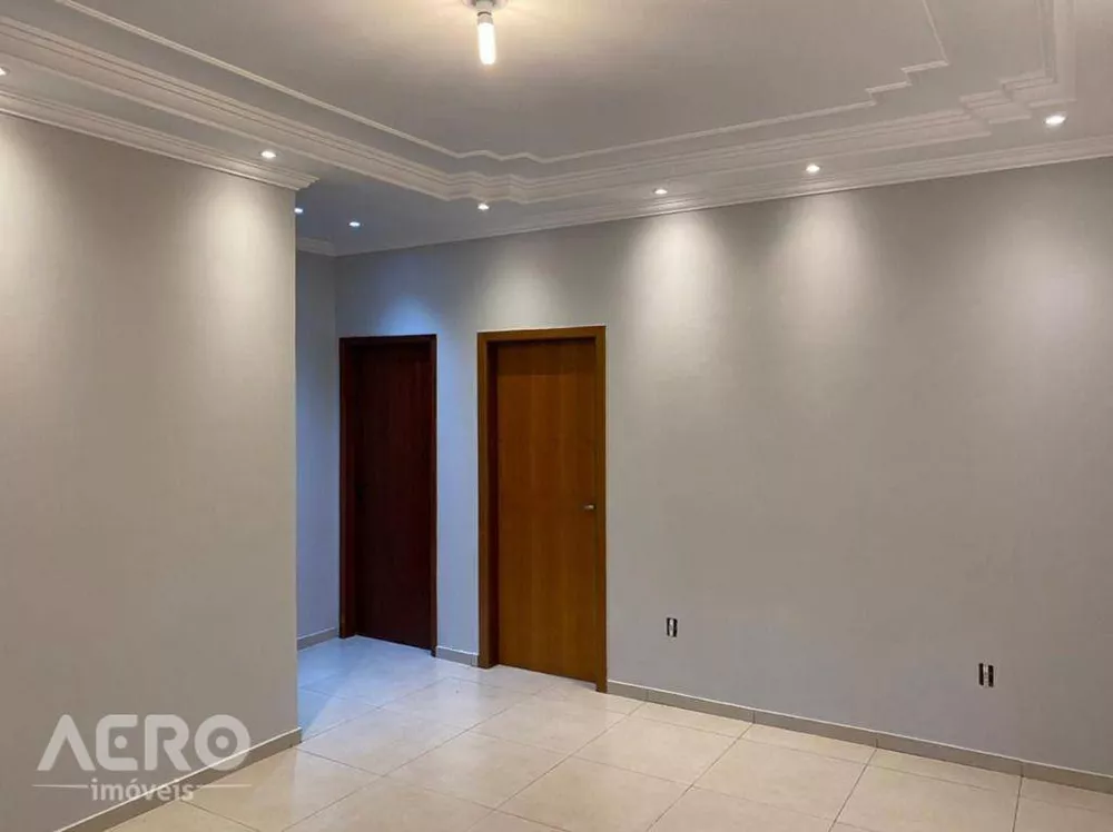 Casa à venda com 2 quartos, 105m² - Foto 1