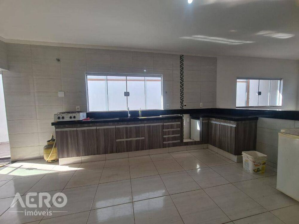 Casa, 3 quartos, 190 m² - Foto 2