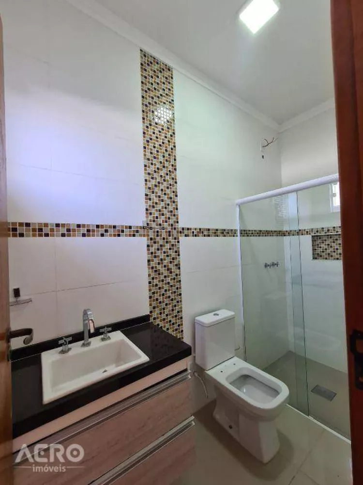 Casa de Condomínio à venda com 3 quartos, 240m² - Foto 2