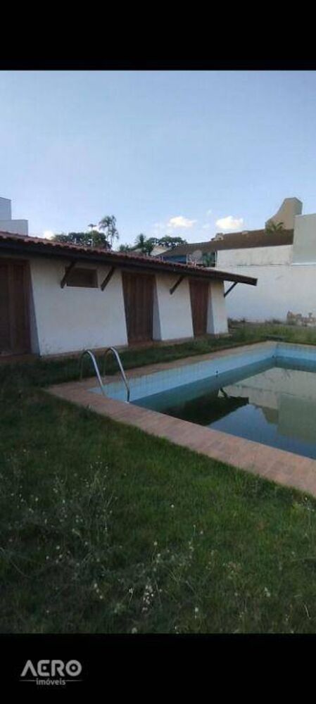 Casa para alugar com 4 quartos, 370m² - Foto 3