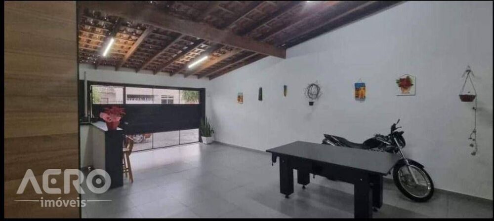 Casa à venda com 3 quartos, 160m² - Foto 2