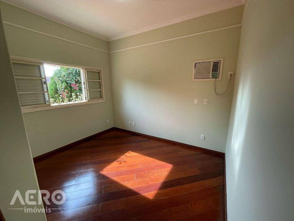 Casa de Condomínio para alugar com 4 quartos, 410m² - Foto 21