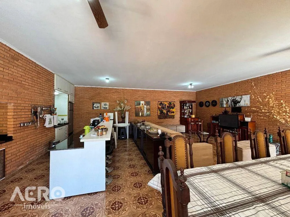 Casa, 3 quartos, 290 m² - Foto 3
