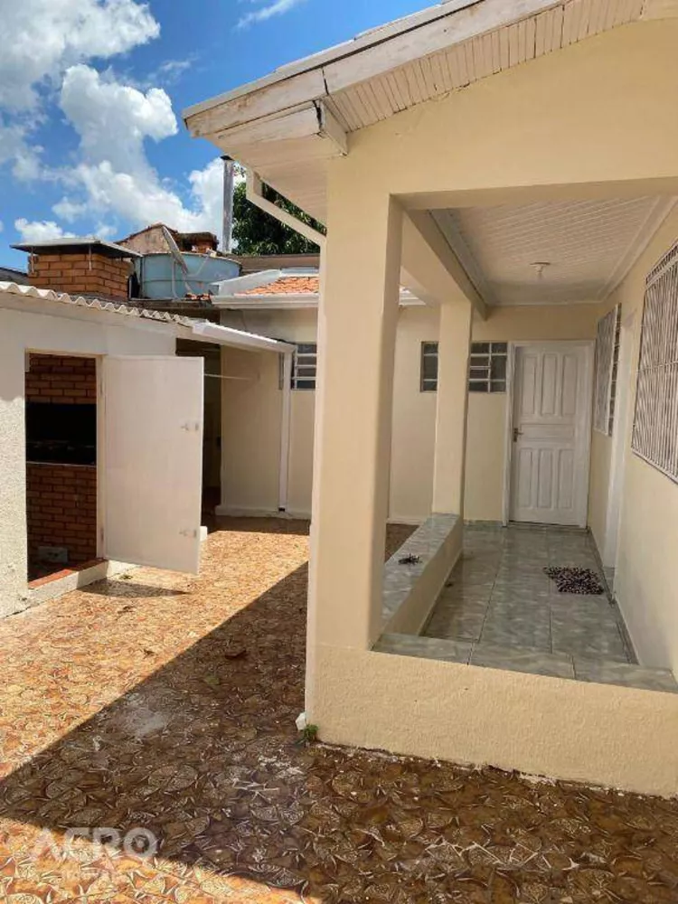 Casa para alugar com 3 quartos, 261m² - Foto 1