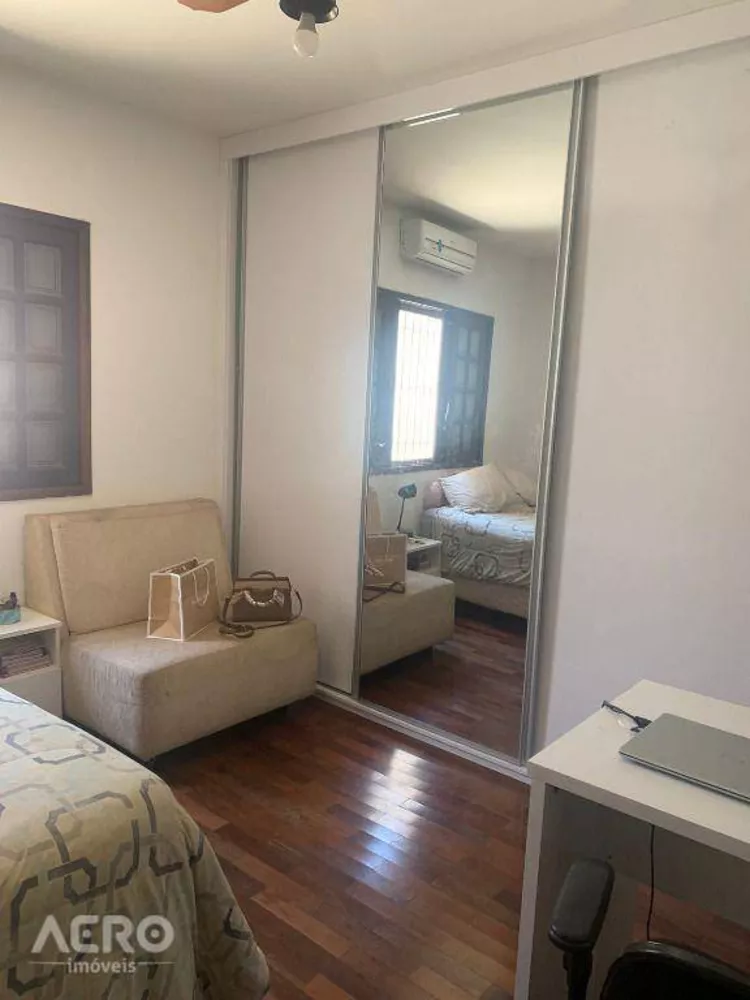 Casa à venda com 3 quartos, 234m² - Foto 10