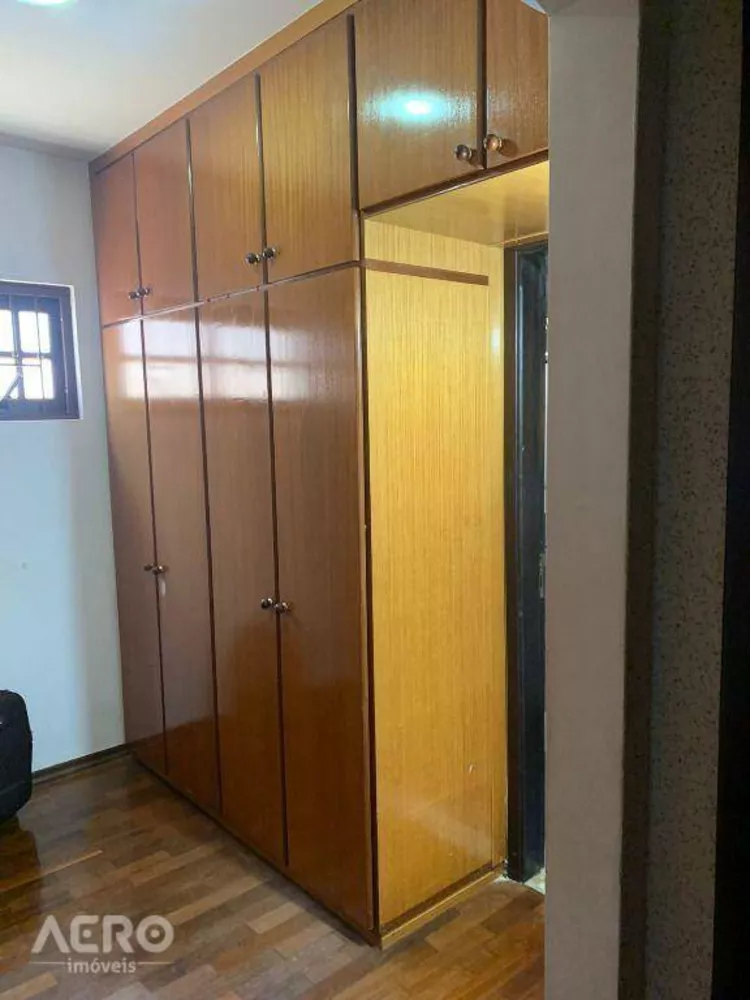 Casa à venda com 3 quartos, 234m² - Foto 18