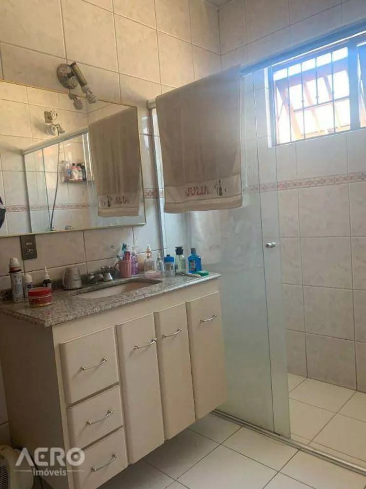 Casa à venda com 3 quartos, 234m² - Foto 5