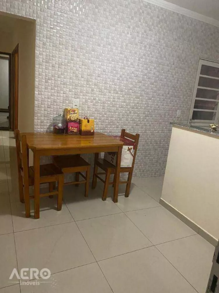 Casa à venda com 2 quartos, 48m² - Foto 1