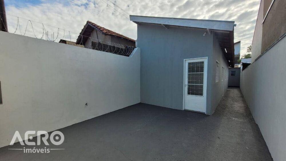 Casa à venda com 2 quartos, 68m² - Foto 1