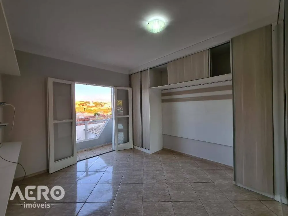 Casa, 3 quartos, 200 m² - Foto 2