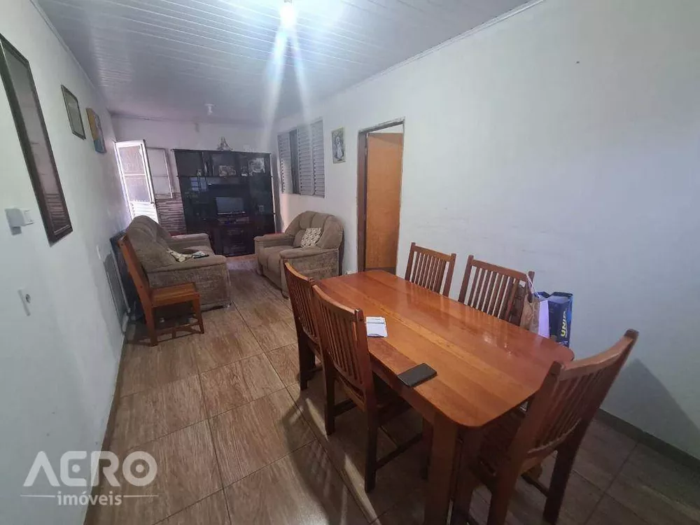 Casa à venda com 2 quartos, 128m² - Foto 1