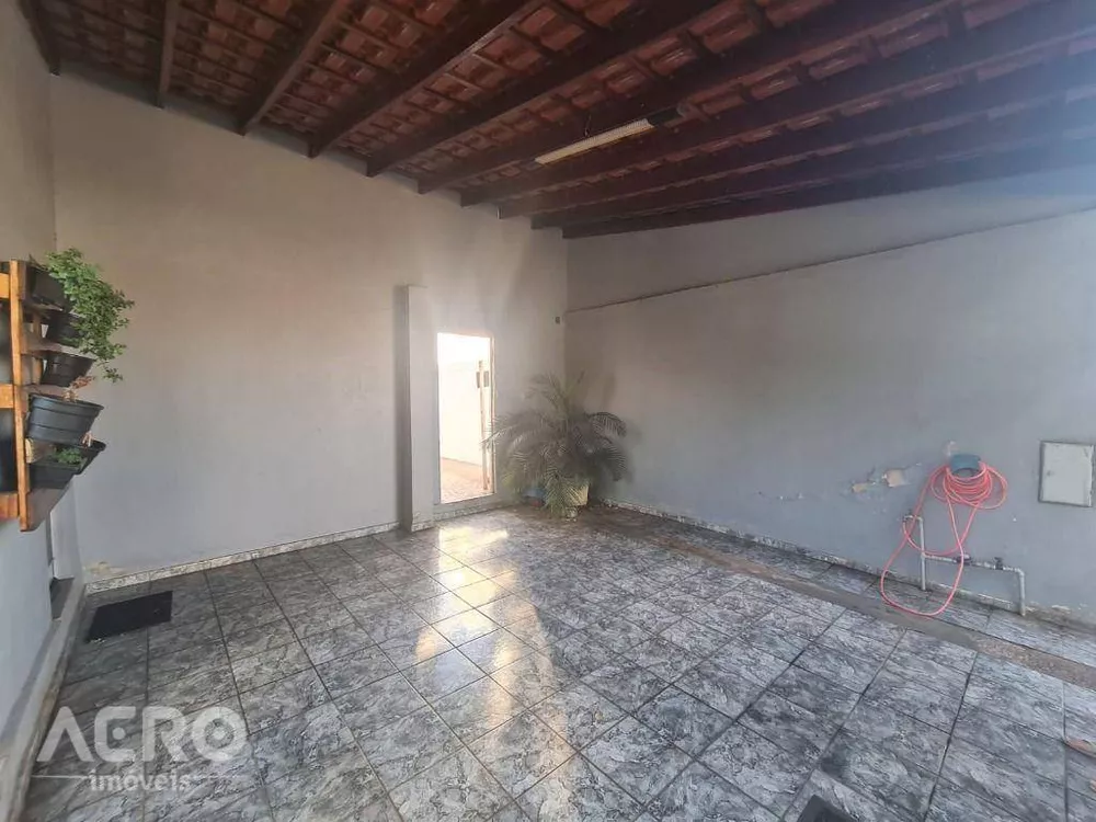 Casa à venda com 2 quartos, 128m² - Foto 2