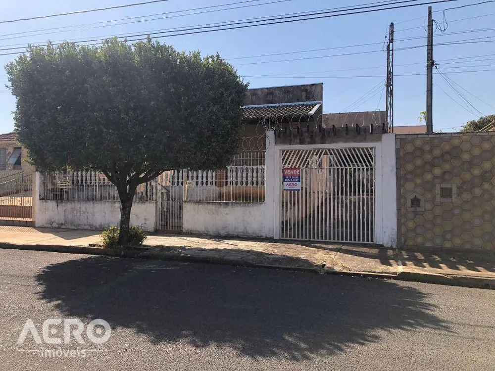 Casa, 4 quartos, 227 m² - Foto 1