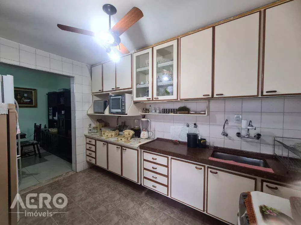 Casa à venda com 3 quartos, 149m² - Foto 4