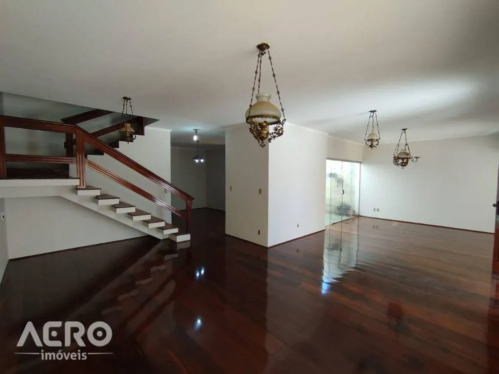 Casa, 6 quartos, 350 m² - Foto 1