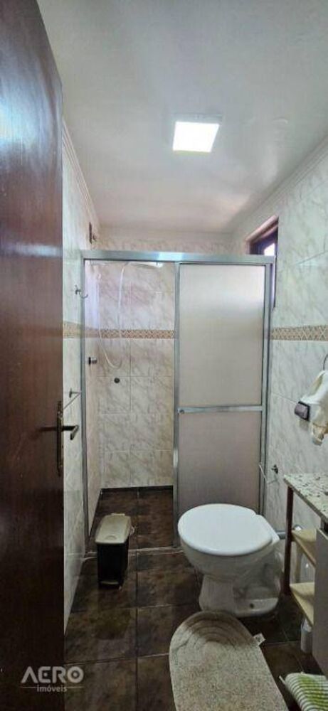 Casa à venda com 4 quartos, 245m² - Foto 35