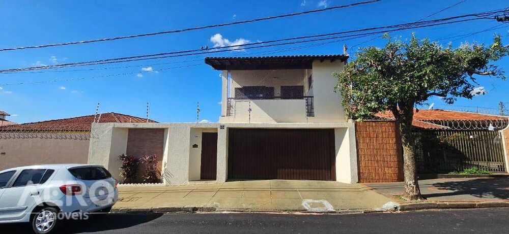 Casa à venda com 4 quartos, 245m² - Foto 3
