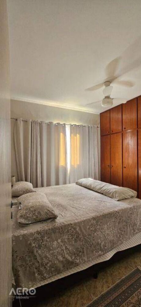 Casa à venda com 4 quartos, 245m² - Foto 27