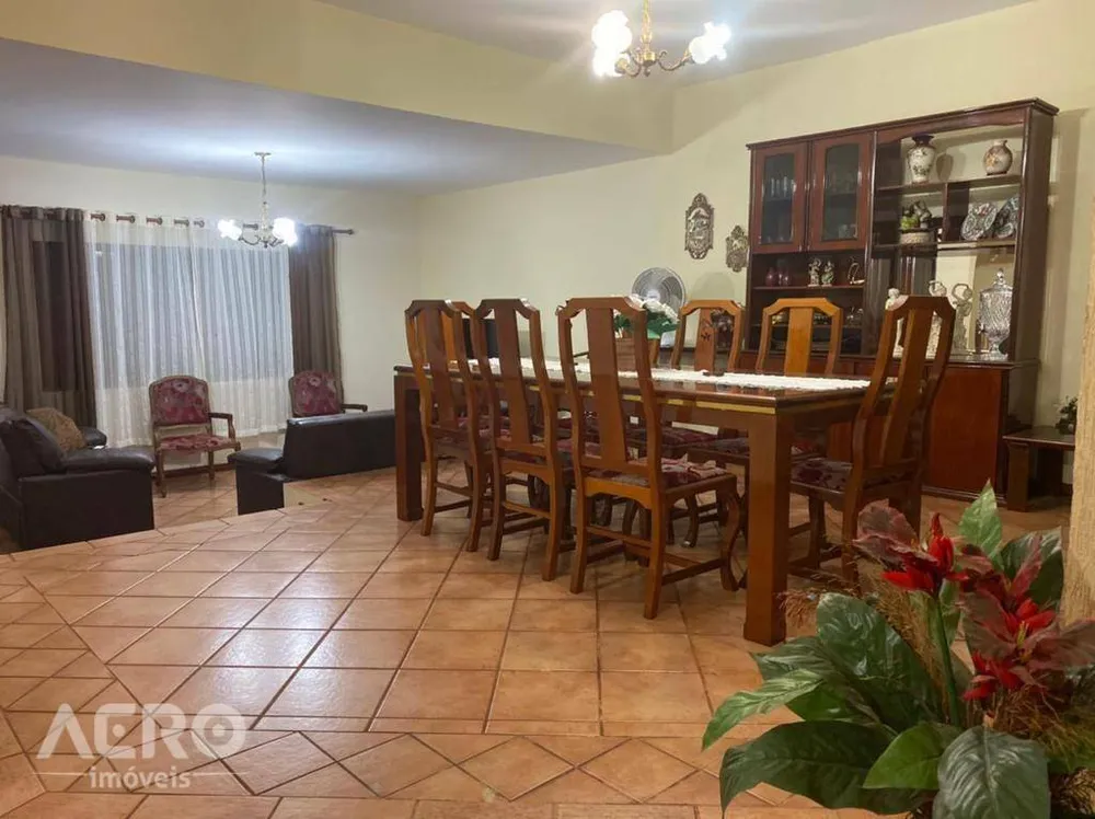 Casa, 3 quartos, 300 m² - Foto 1