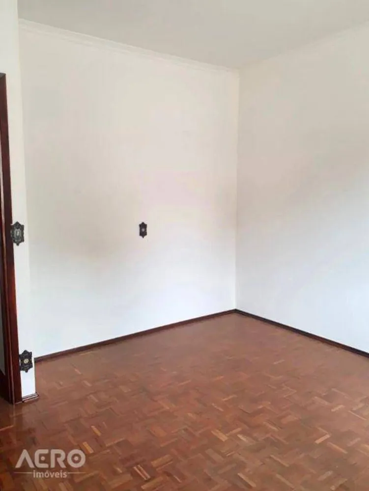 Casa, 6 quartos, 218 m² - Foto 2