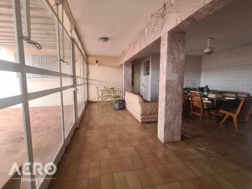 Casa, 3 quartos, 2230 m² - Foto 1