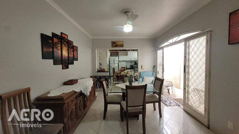 Casa, 3 quartos, 341 m² - Foto 1