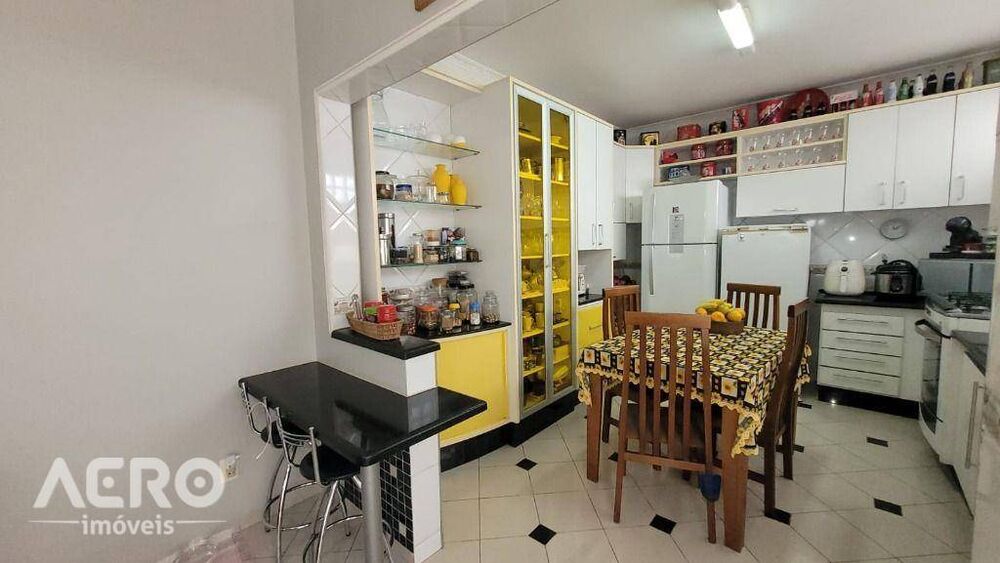 Casa, 3 quartos, 341 m² - Foto 22