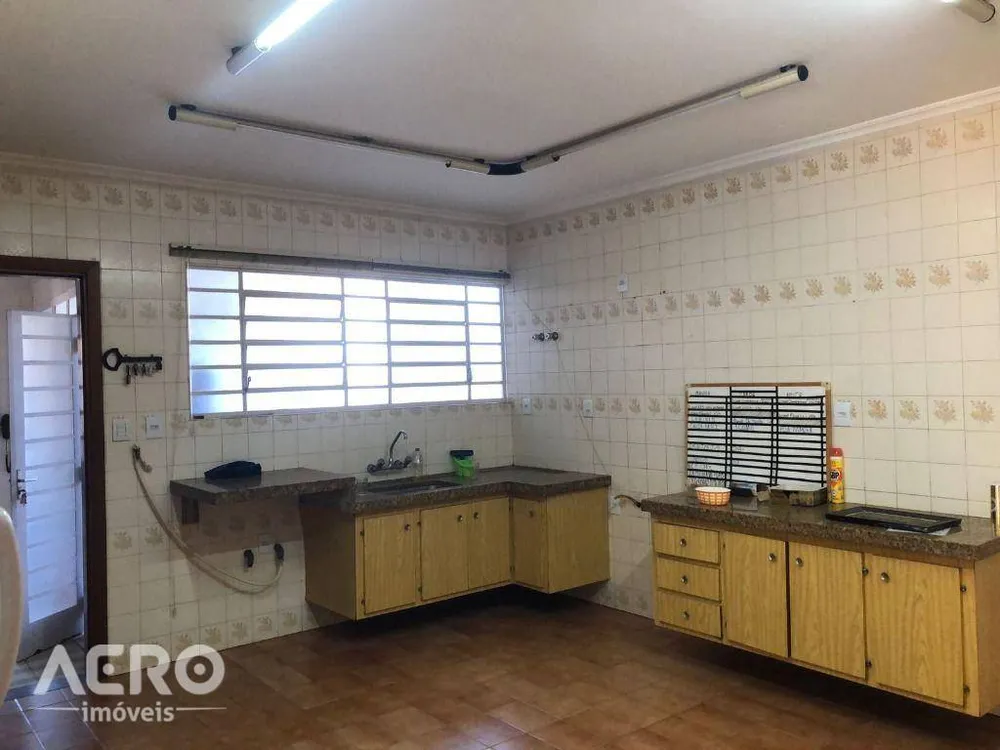 Casa, 4 quartos, 338 m² - Foto 2
