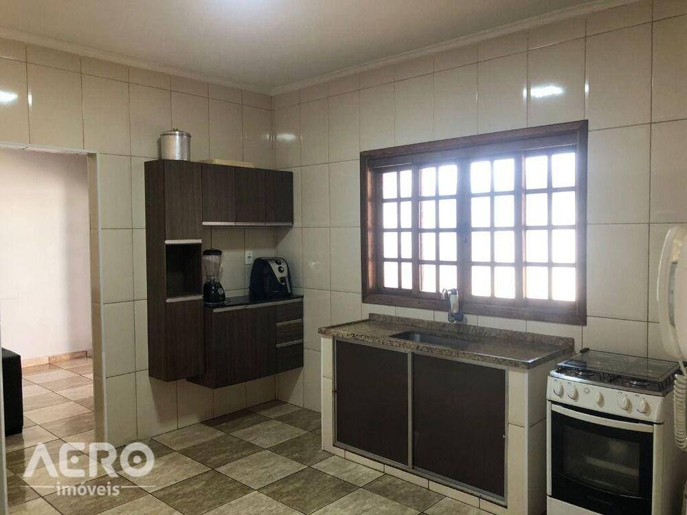 Casa à venda com 4 quartos, 170m² - Foto 10