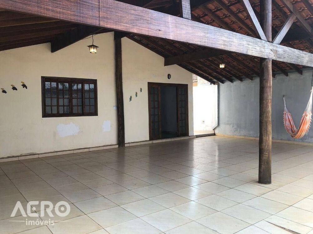 Casa à venda com 4 quartos, 170m² - Foto 1