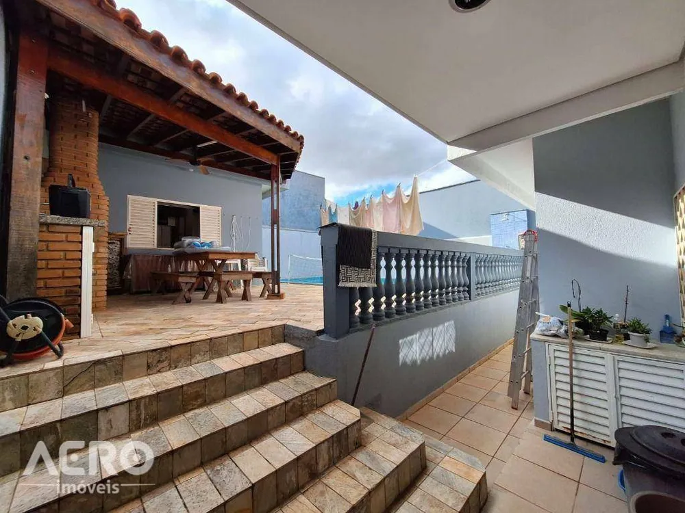 Casa, 3 quartos, 202 m² - Foto 2