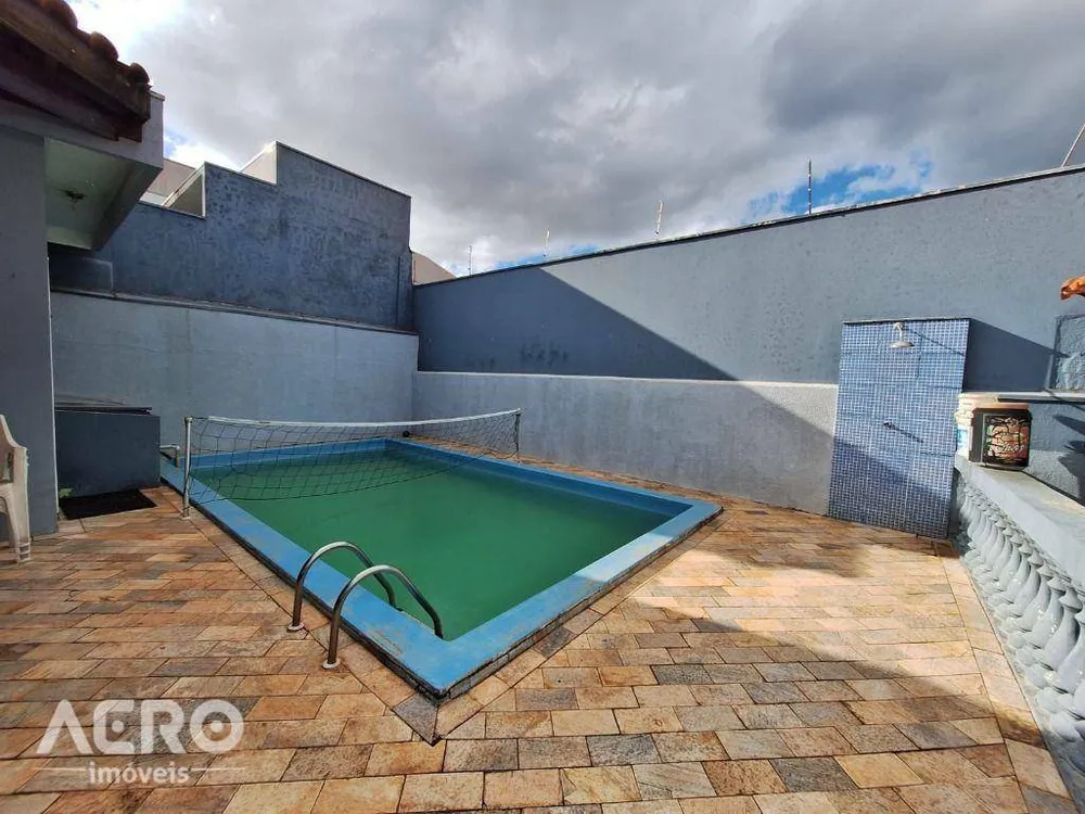 Casa, 3 quartos, 202 m² - Foto 1
