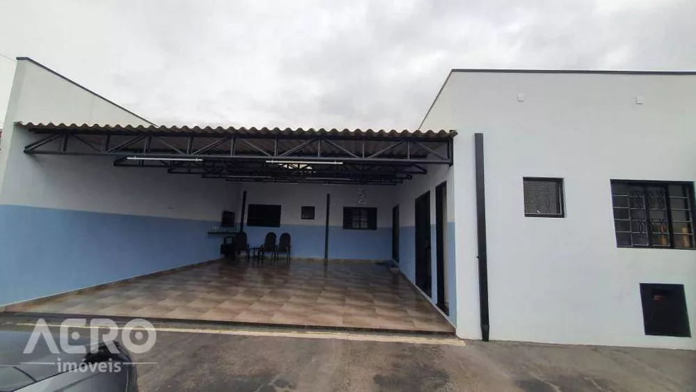 Casa à venda com 2 quartos, 140m² - Foto 2