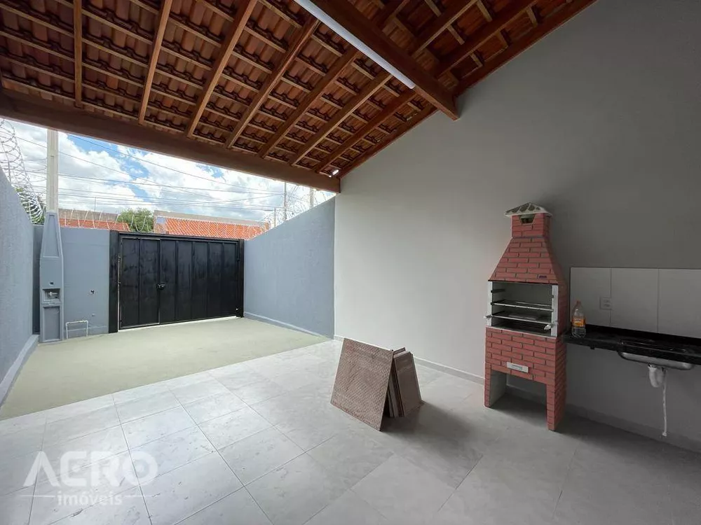 Casa à venda com 3 quartos, 112m² - Foto 1