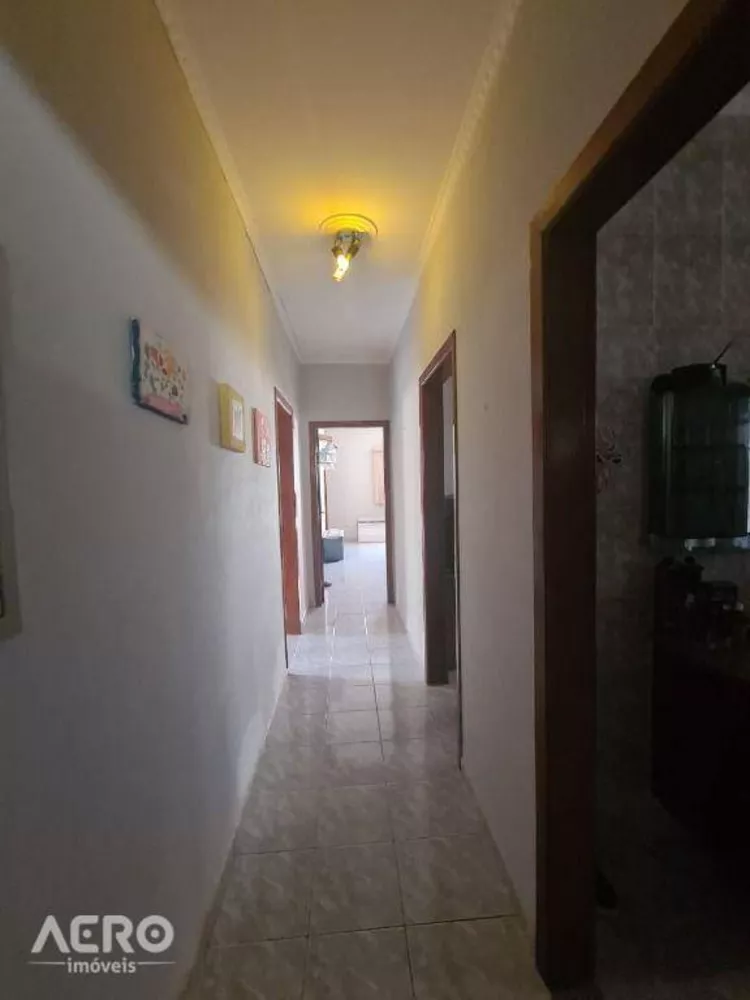 Casa à venda com 3 quartos, 280m² - Foto 4