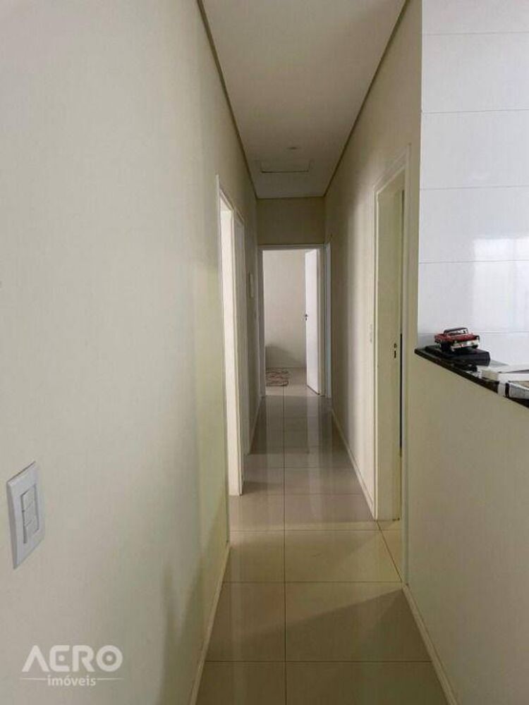 Casa à venda com 3 quartos, 120m² - Foto 1