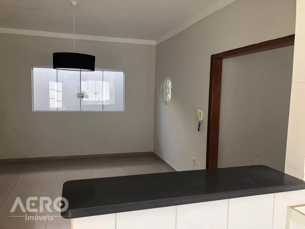 Casa à venda com 3 quartos, 100m² - Foto 4