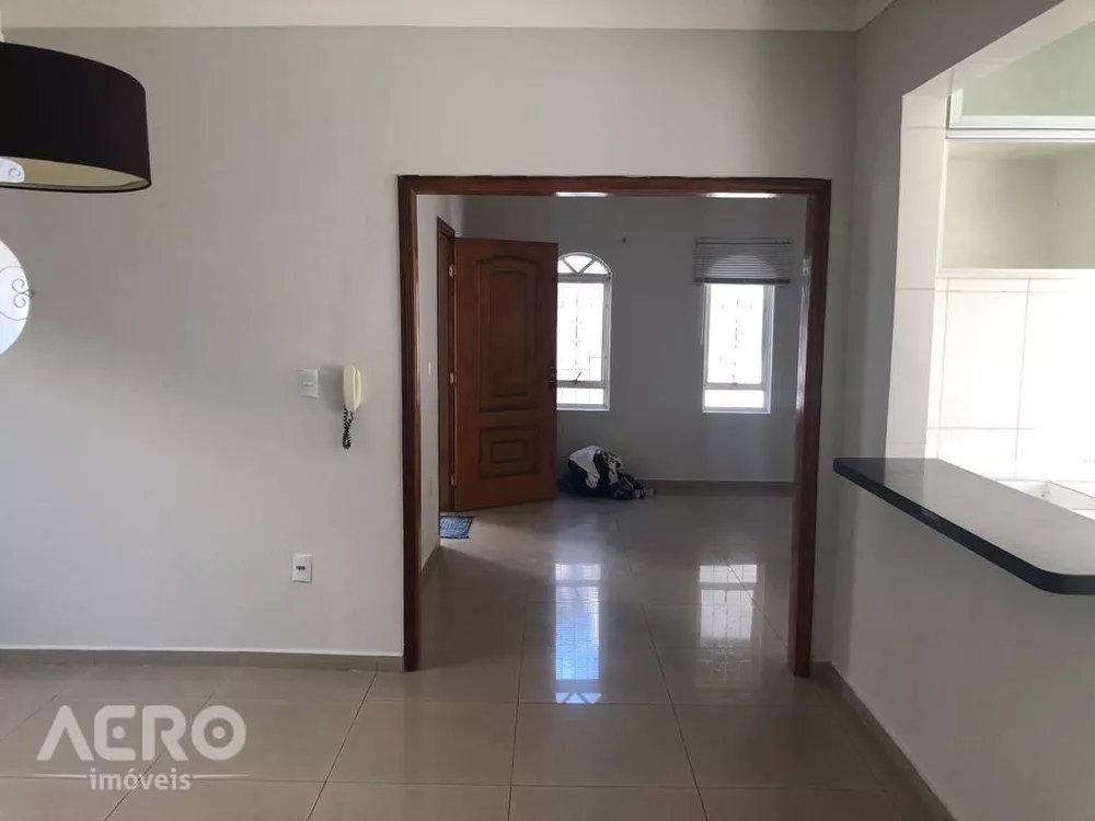 Casa à venda com 3 quartos, 100m² - Foto 2