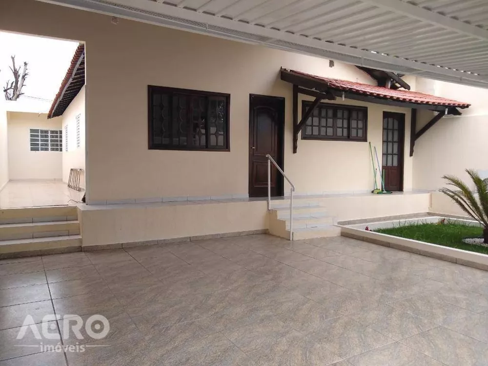 Casa à venda com 3 quartos, 220m² - Foto 1