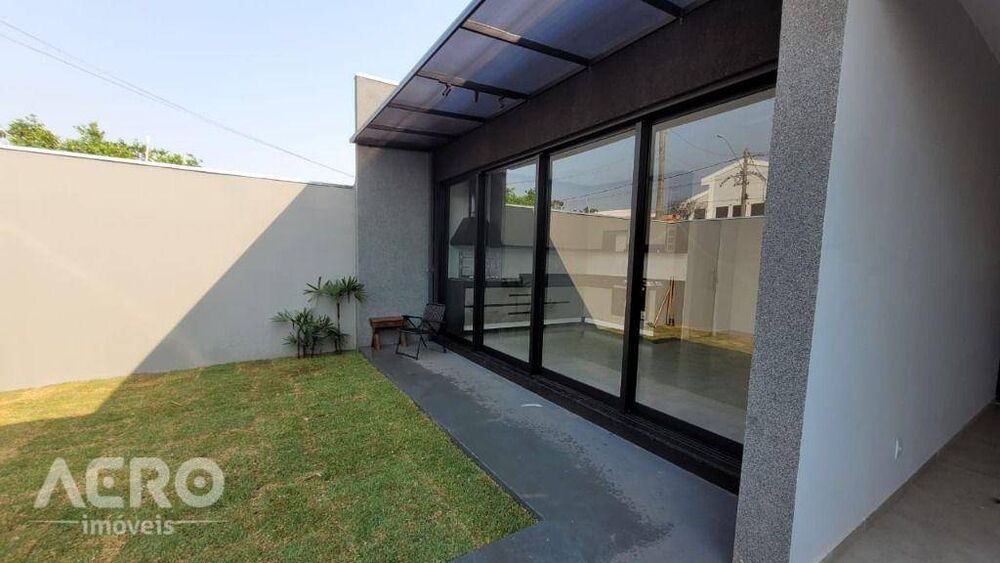 Casa à venda com 3 quartos, 135m² - Foto 1